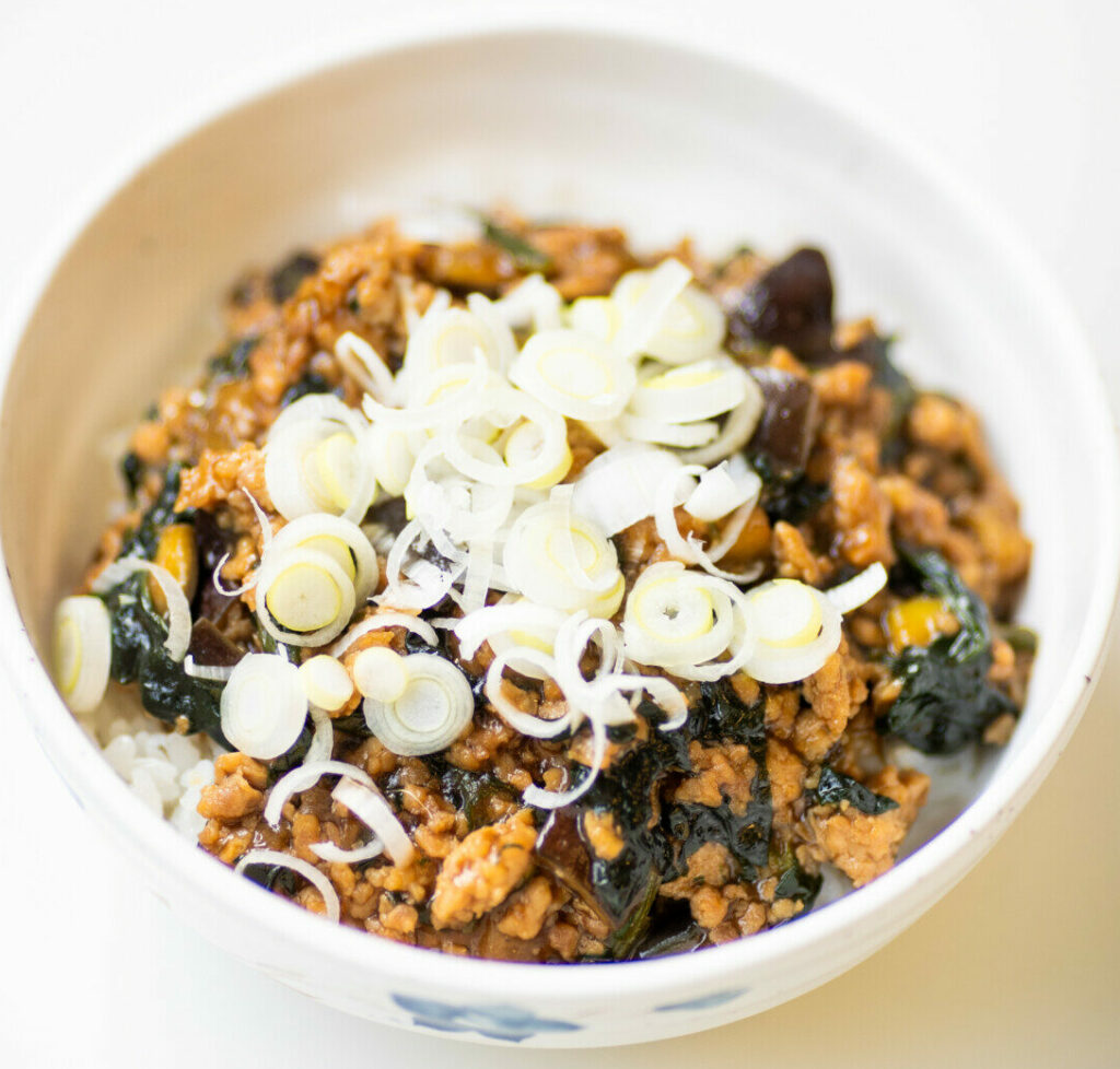 【最優秀賞】茄子と菠薐草 の肉味噌丼