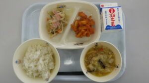 学校給食を写真で紹介