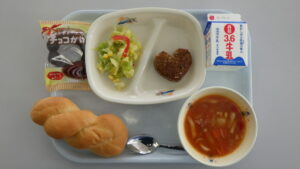 学校給食を写真で紹介