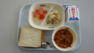 学校給食を写真で紹介