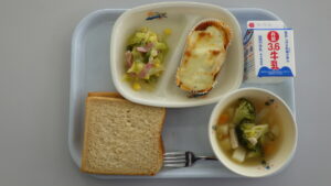 学校給食を写真で紹介