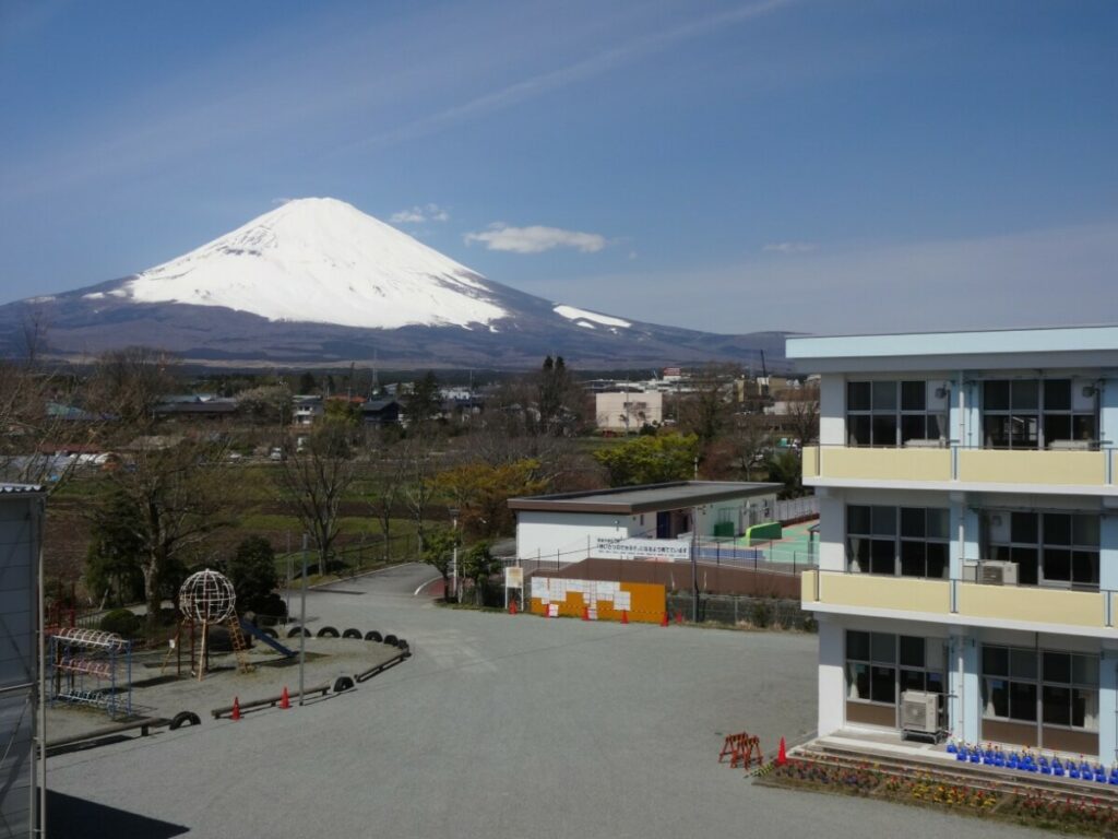 朝日小 写真