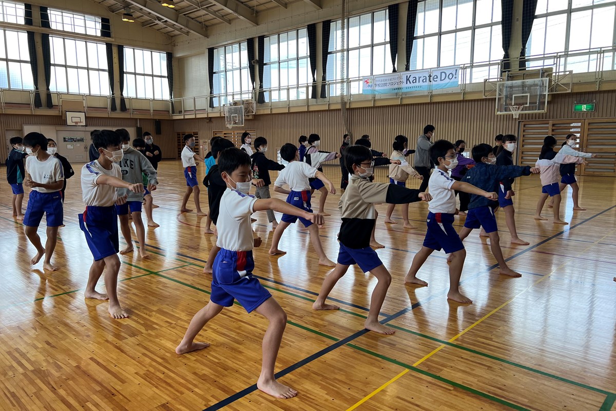 御殿場の子どもたちが空手を知るきっかけに!『学校訪問プロジェクト Karate Do』