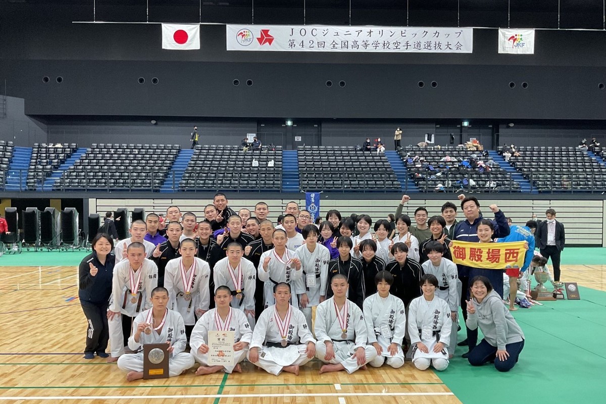 全国高等学校空手道選抜大会で西高空手道部が大活躍!