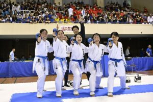 空手優勝集合写真