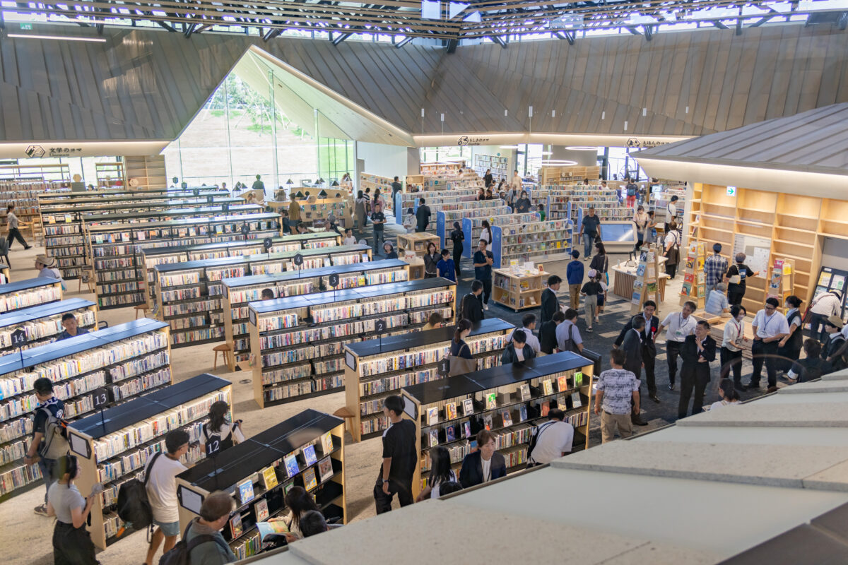 新市立図書館「ほんてらす」オープン