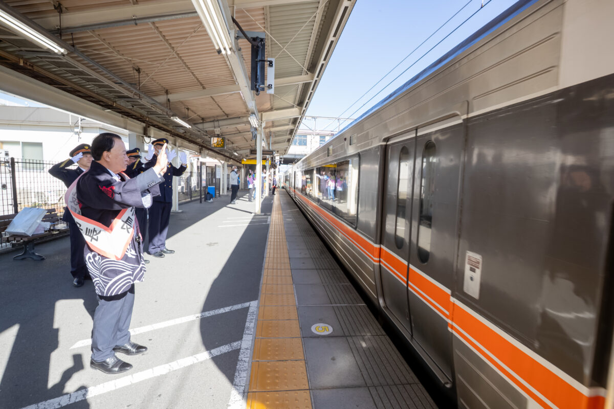 「マルシェトレイン御殿場」乗客を御殿場の魅力でおもてなし