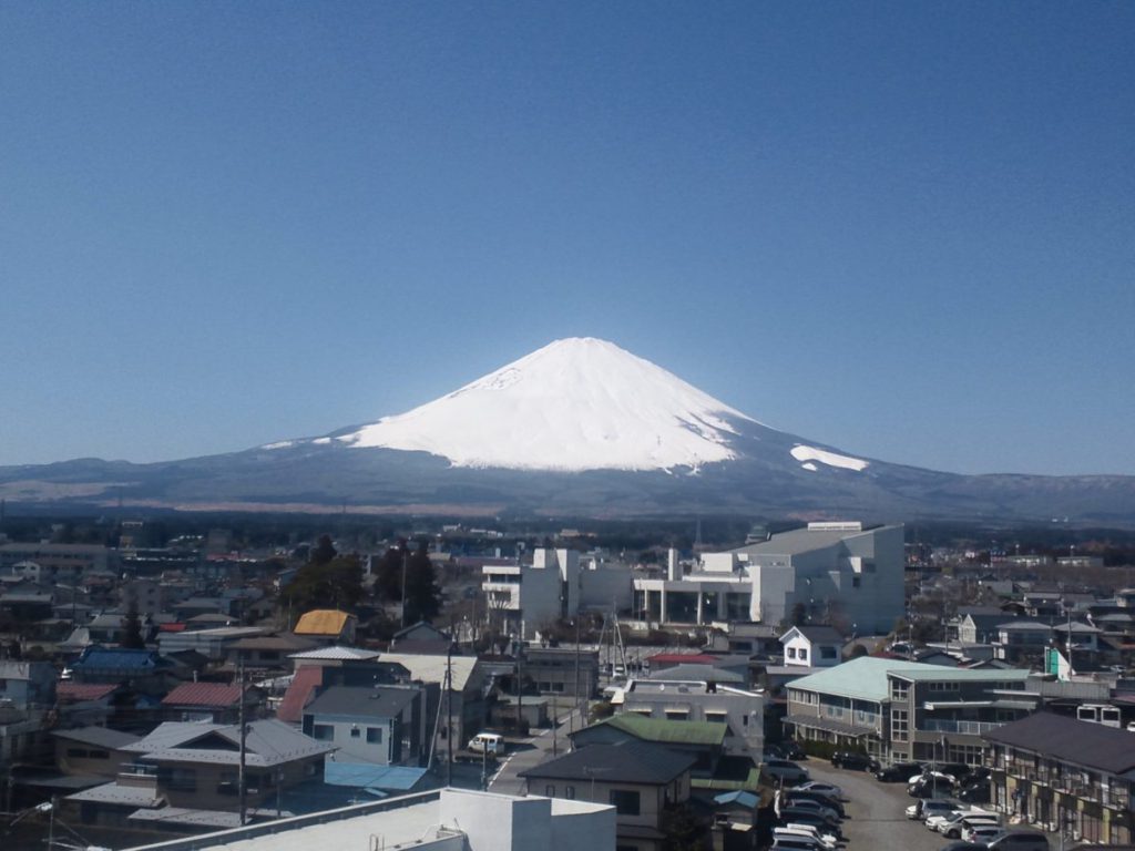 御殿場市から見た霊峰富士