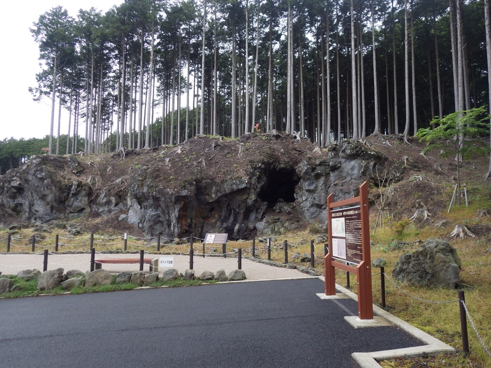 天然記念物印野の熔岩隧道