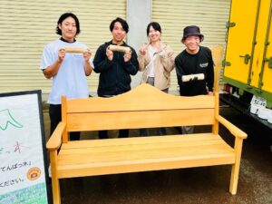 御殿場産木材「ごてんばっ木(こ)」の富士山ベンチが「第37回御殿場市緑化フェア」に登場!