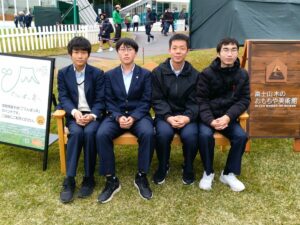 「2025 三井住友VISA太平洋マスターズ」にごてんばっ木(こ)の富士山ベンチがお出掛けしました