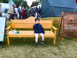 「2025 三井住友VISA太平洋マスターズ」にごてんばっ木(こ)の富士山ベンチがお出掛けしました