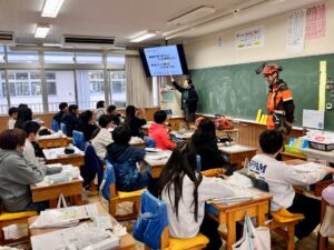 林業のプロに玉穂小学生が学ぶ、森林ESD出前授業を実施しました