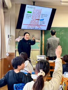 林業のプロに玉穂小学生が学ぶ、森林ESD出前授業を実施しました