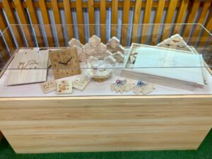 市役所で「ごてんばっ木(こ)」展示会を開催中!