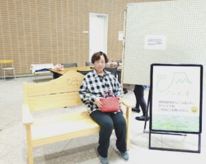 御殿場産木材「ごてんばっ木(こ)」富士山ベンチの新しい仲間が「玉穂ふれあい文化展」にお出かけしました!