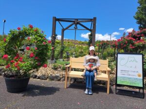 御殿場産木材「ごてんばっ木(こ)」富士山ベンチの新しい仲間が「御殿場ばら祭り」にお出かけしました!