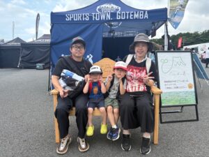 御殿場産木材「ごてんばっ木(こ)」富士山ベンチの新しい仲間が「全日本スーパーフォーミュラ選手権、KYOJO CUP」にお出かけしました!