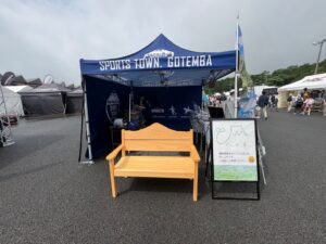 御殿場産木材「ごてんばっ木(こ)」富士山ベンチの新しい仲間が「全日本スーパーフォーミュラ選手権、KYOJO CUP」にお出かけしました!