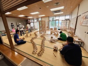 2脚が初共演!「ごてんばっ木(こ)」富士山ベンチが「ごてんば産業フェア」にお出かけしました