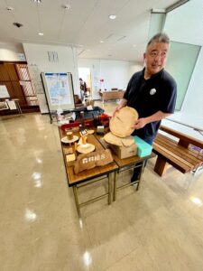 2脚が初共演!「ごてんばっ木(こ)」富士山ベンチが「ごてんば産業フェア」にお出かけしました